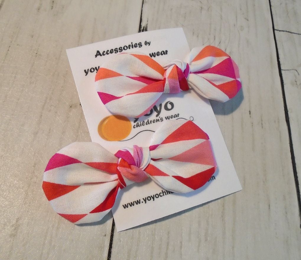 <!-- 003-->Pink Triangles/Diamonds Hair Clips