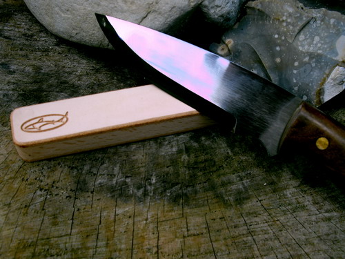 Sharpening-mini pocket strop with knife