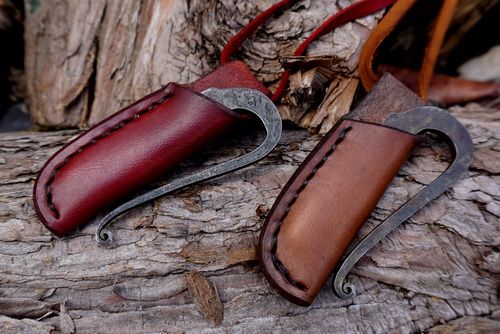 Hand Stitched Fire Steel Leather Pendant Sheath & Traditional 'Flint & Steel' Classic 'R' Striker 