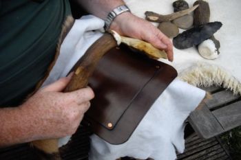 flint knee pad for flint knapping kit for beaver bushcraft