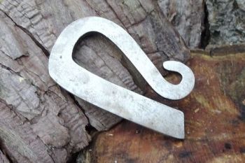 fire clasic simple R shaped fire steel made by beaver bushcraft