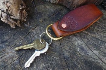 leather belt loop key ring by beaver bushcraft with acorn detail