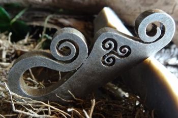 Fire steel ornate deisgn with triskele made by beaver bushcraft