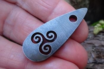 Fire steel mini pendant striker with triskele detail by beaver bushcraft