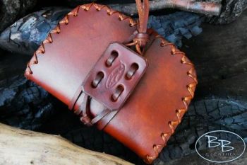 Leather hand stitched pioneering style pouch handvrafted by beaver bushcraf