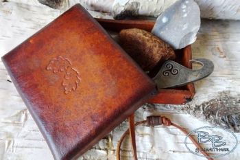 Leather trinket box as a tinderbox by beaver bushcraft