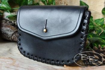 Leather black gusseted belt pouch by beaver bushcraft