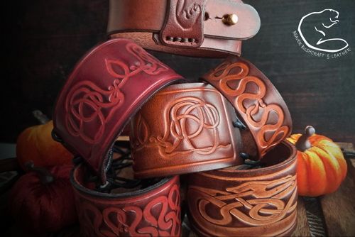 LEATHER WRIST CUFFS