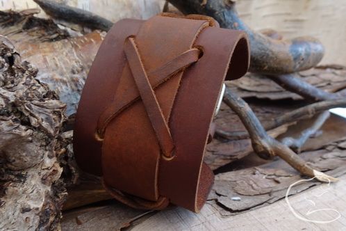 NEW - Simple Rustic Leather Wrist Cuff with Buckle Fastening