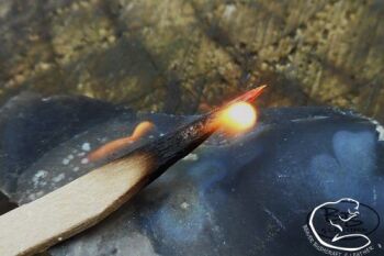 85-4080 sulphur match lit on own made by beaver bushcraft