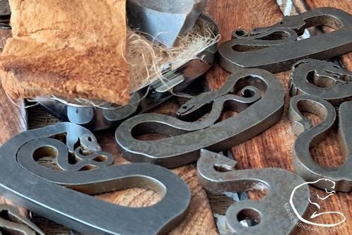 Miniature Pocket Tinderbox - Mini Fire Steel Choice - Plus Tinder (85-3040)