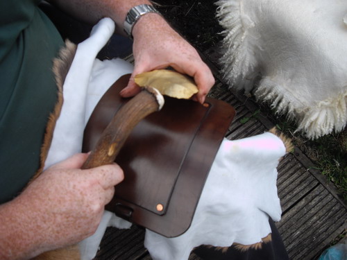 500-flint knapping knee pad in action