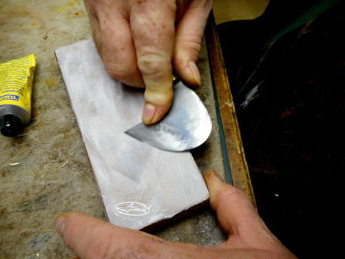 sharpening-action-strop how to hone