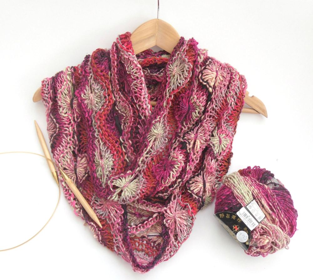 Pattern for feminine flowery silk infinity scarf 