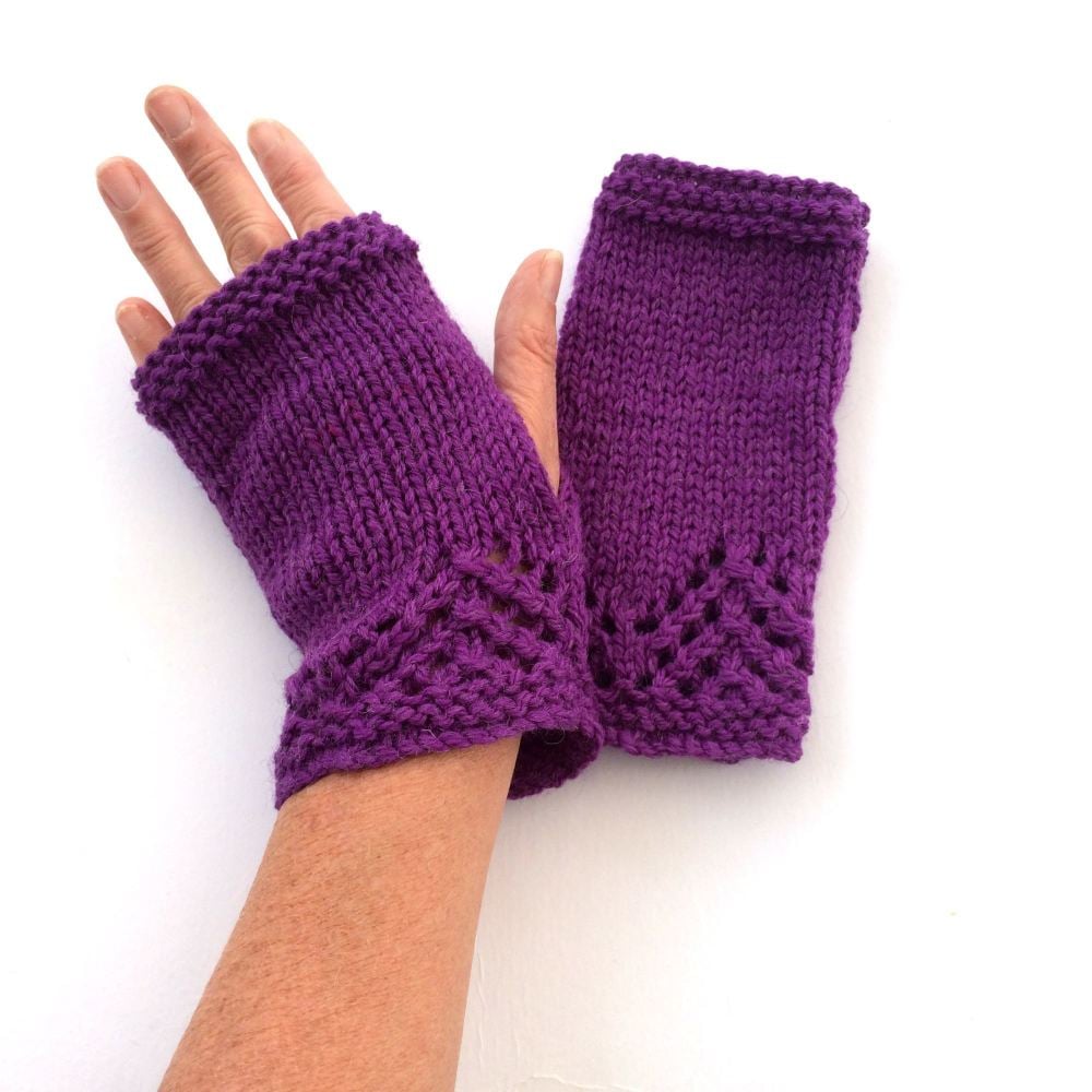 Purple lace fingerless gloves