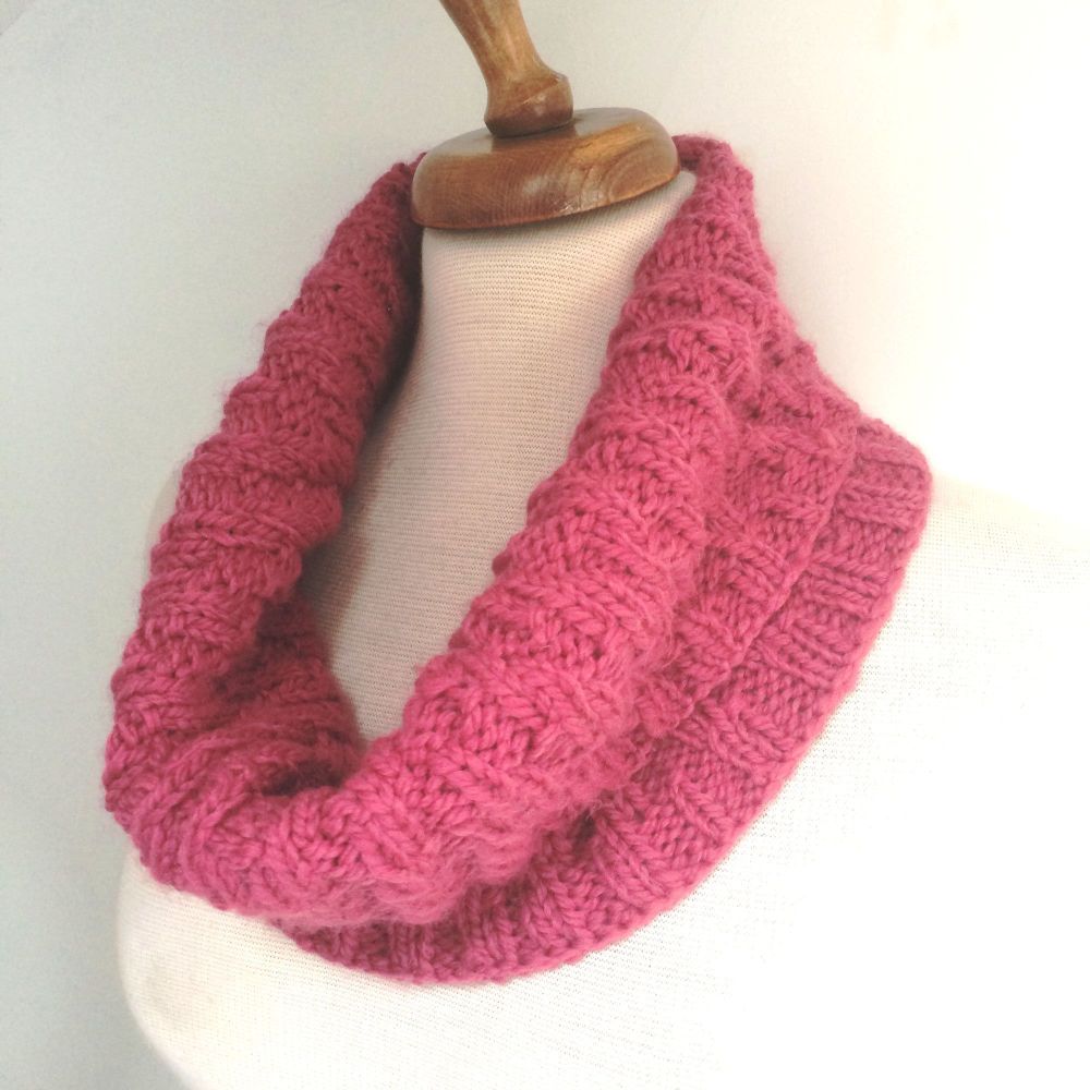 Chunky chevron hand knit cowl