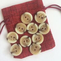 Small cream / brown buttons
