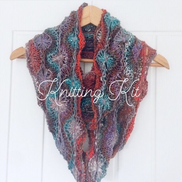 Flowery Cowl Knitting Kit