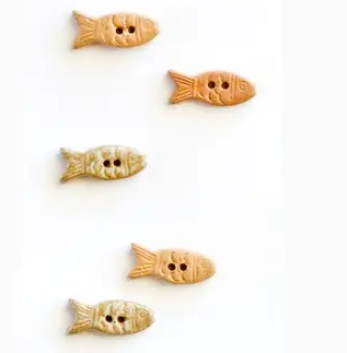 Fish buttons - 2.5cm wide