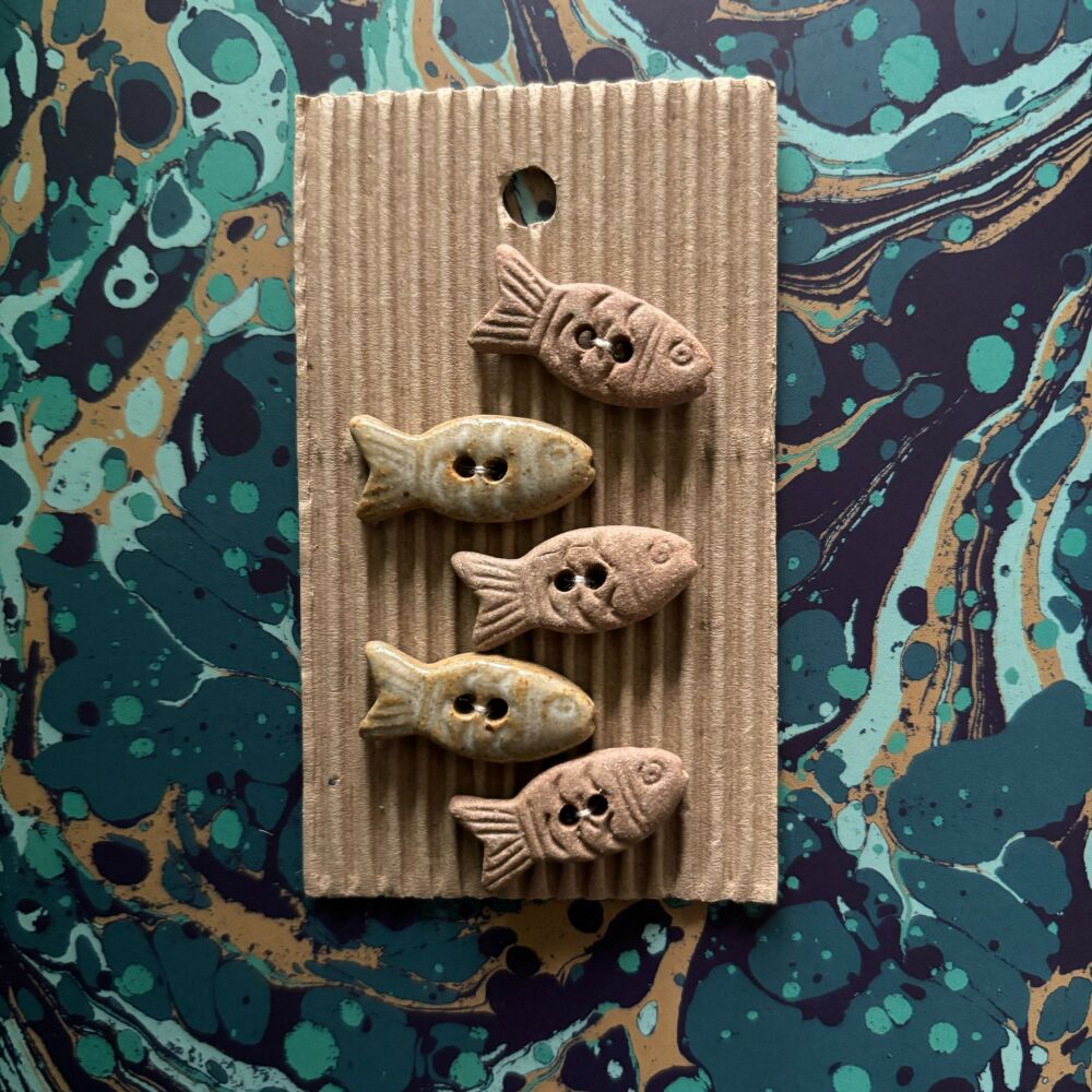 Fish buttons - 2.5cm wide