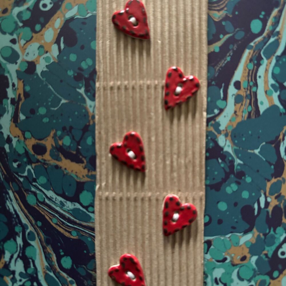 Red heart buttons -with black stitching