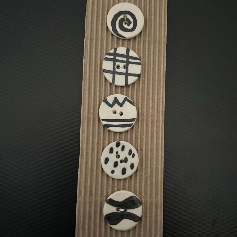 Circle Black & White Zentangle buttons - set of 5