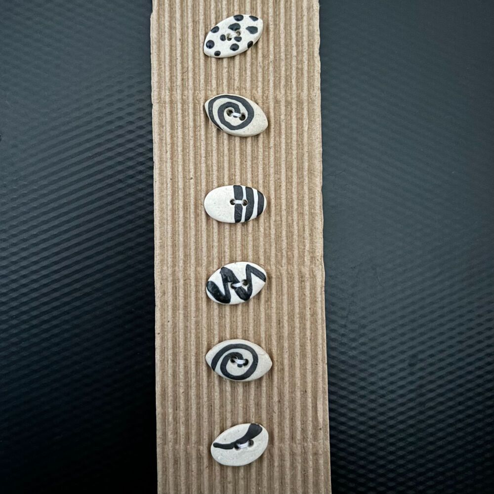 Oval Black & White Zentangle buttons - set of 6