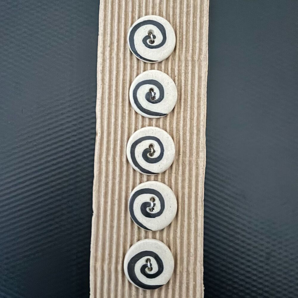 Spiral Black & White Zentangle buttons - set of 5
