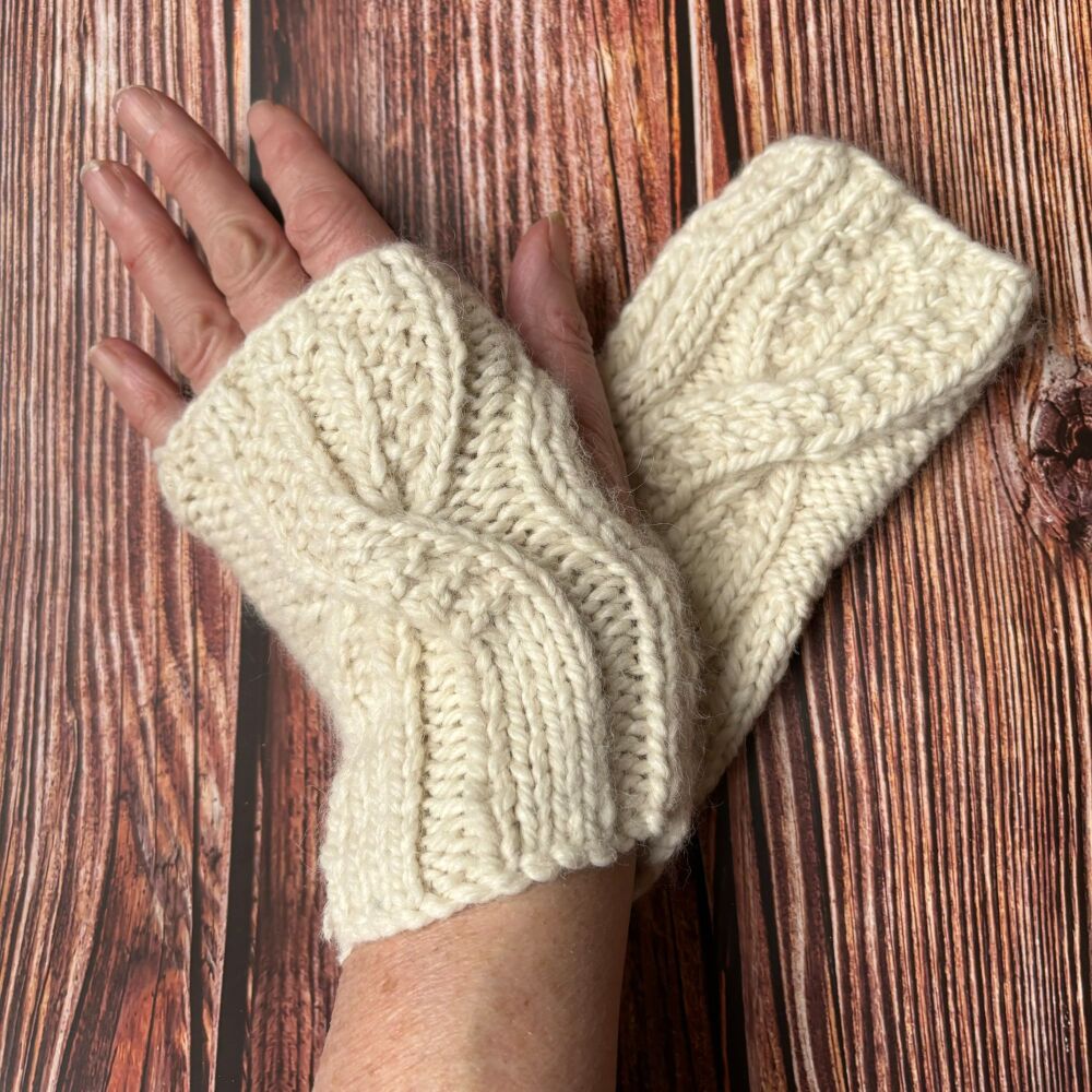 Chunky Cashmere Cable wristwarmers