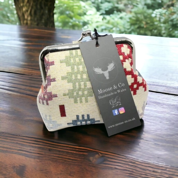Crafty Project Purse - Welsh Tapestry design cream