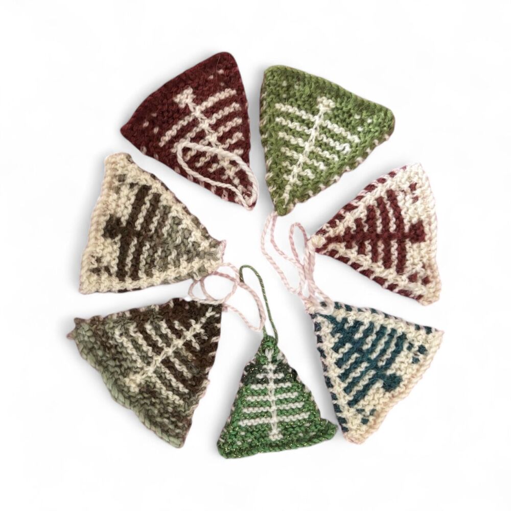 7 Green mini tree decorations