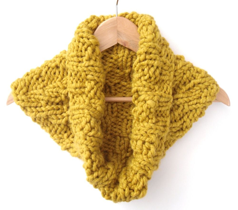Knitting pattern for Chunky Chevron Cowl 