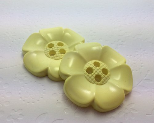 65mm flower button lemon