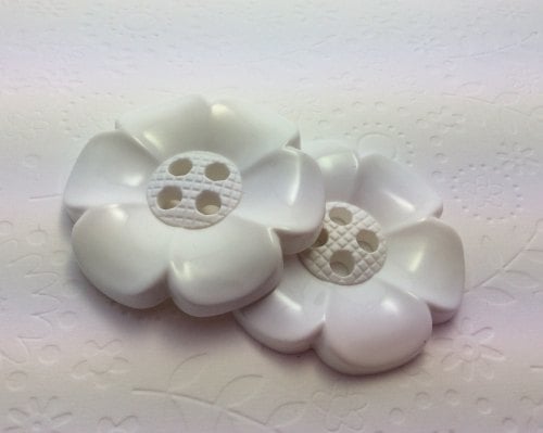 65mm flower button white