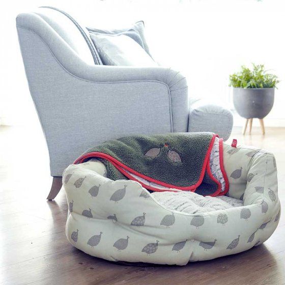 FEATHERED FRIENDS OVAL DOG BED small