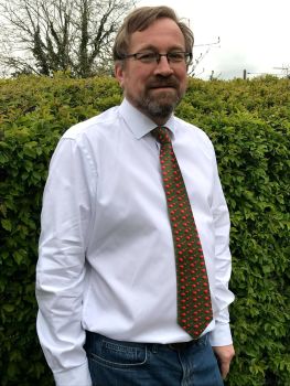 Mark in his tomato tie