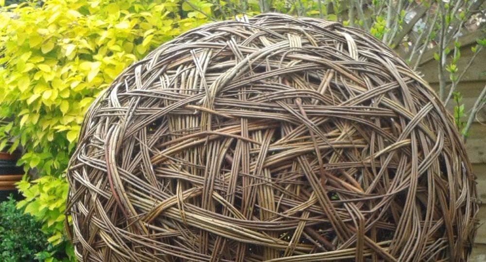 <!-- 023 --> Willow Sphere Sculpture Workshop