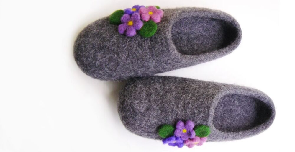 <!-- 1121 --> Wet Felting Slippers Workshop