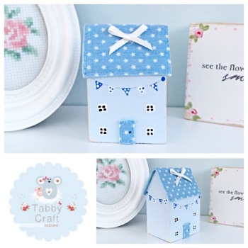 Distressed Wooden Bunting Cottage - Blue and Blue Fabric