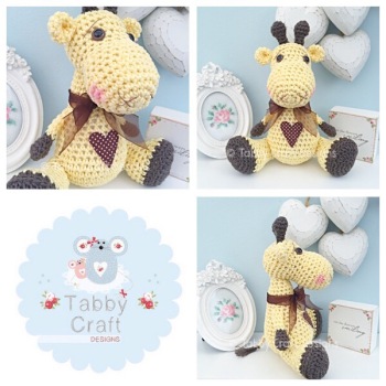 Sitting Giraffe with Bow and Heart - Yellow and Brown 