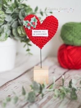 Pre Order - Christmas Standing Sentiment Heart with Hol ly -  Red and Ivory