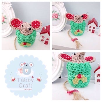 ***PRE-ORDER*** Small Christmas Jump Mouse - Light Brownand Green