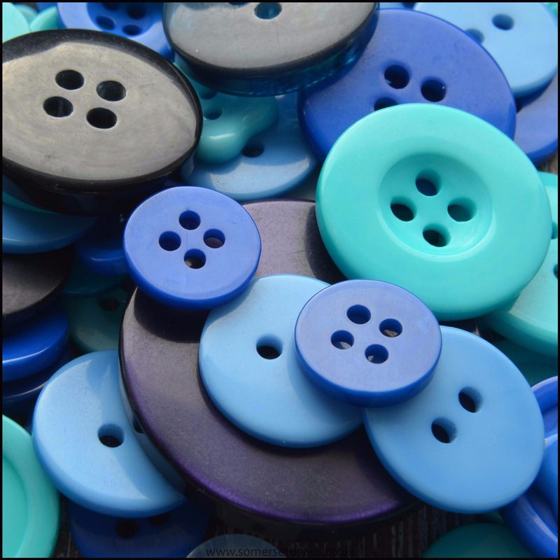 35g Mixed Blue Buttons