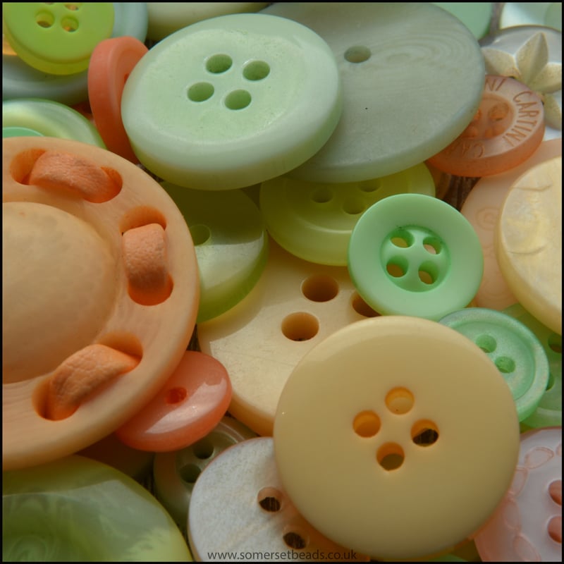 Peach & Green Button Mix- Pack of 50.