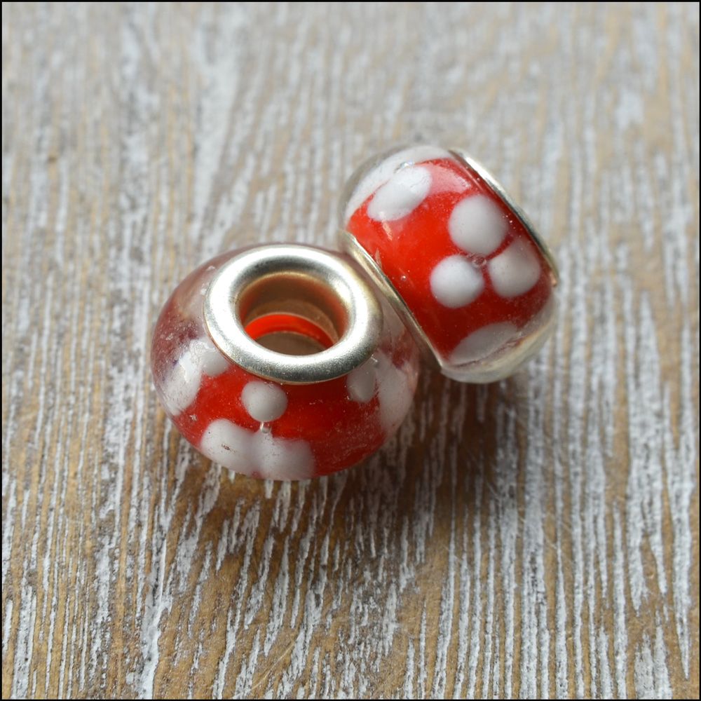 Red and White Flower Pattern Glass Charm Beads