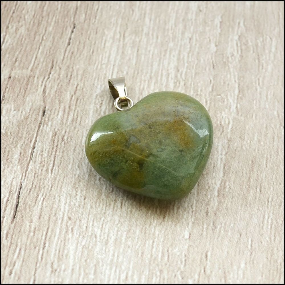 Indian agate heart shaped gemstone pendant with plain silver bail