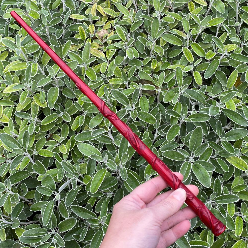Wand with Ivy design and velvet drawstring bag