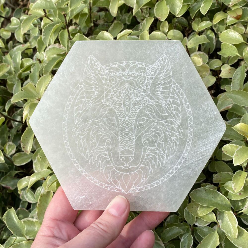 Selenite Charging Plate with Wolf Design