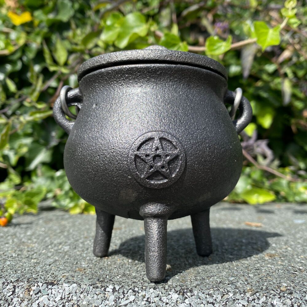 Cauldron with Pentagram 10cm