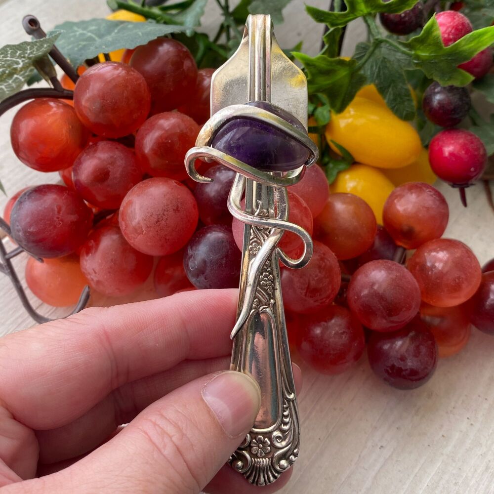 A stunning Goddess amulet with Amethyst crystal